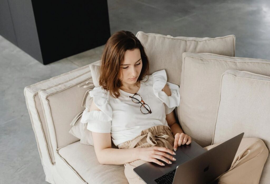 Jinsi ya Kupata Mchumba Mtandaoni